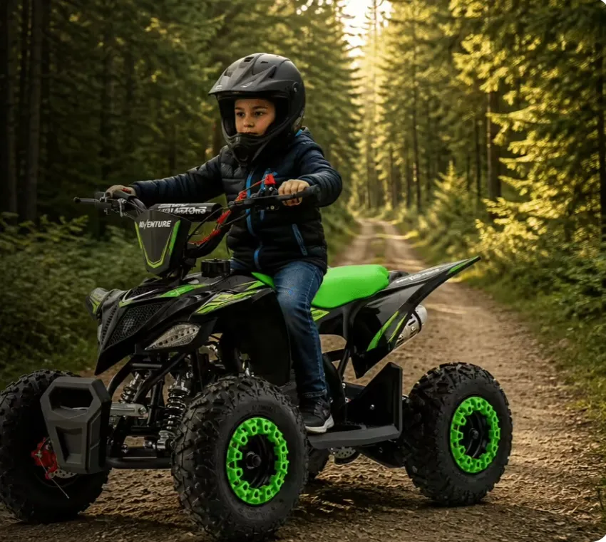 Otrok vozi bencinski štirikolesnik Adventure 50cc