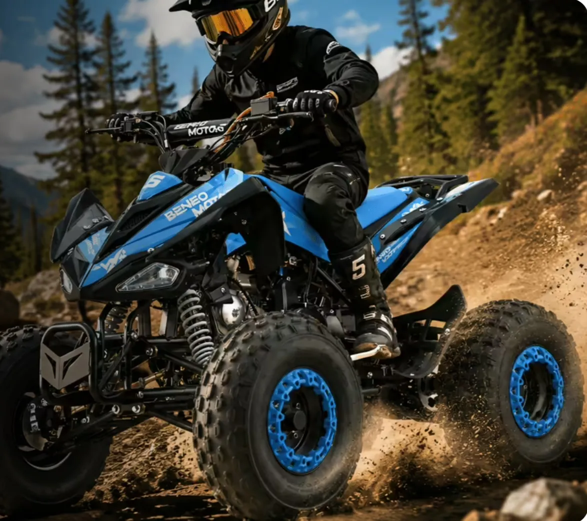 Otrok vozi mladinski štirikolesnik ZXT 125cc v naravi